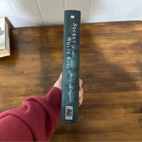 Stefanie Pintoff First Edition Secret of the White Rose Novel GUC - Picture 6 of 7